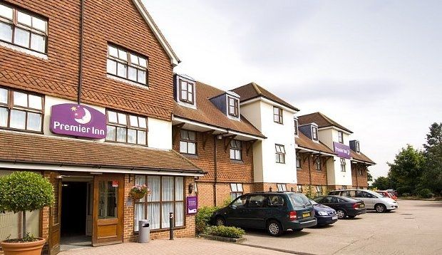 Premier Inn London Gatwick Airport South - London Road Crawley  Exterior foto